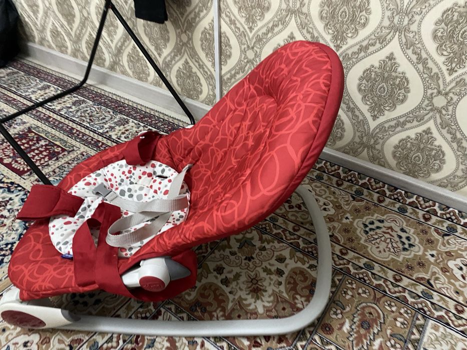 Продам кроватку и кресло качалку