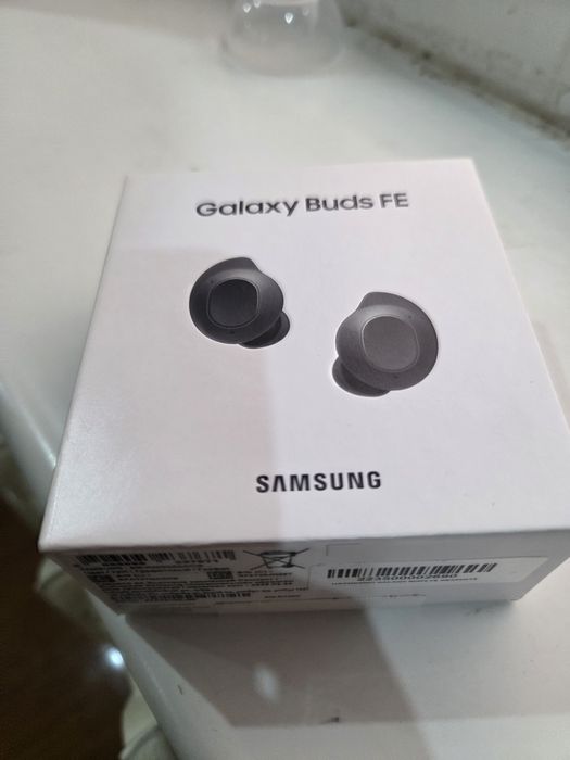 наушник и смарт часы