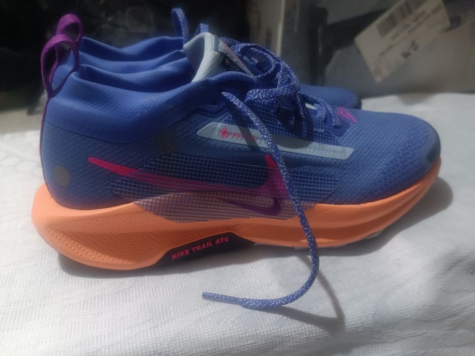 ЧИСТО НОВИ Дамски маратонки Nike Pegasus Trail 5 GORE-TEX (Размер 39 / 25 см)