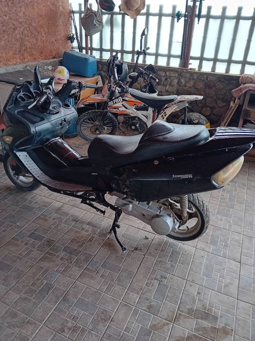 Vand sau schimb scuter 125cc