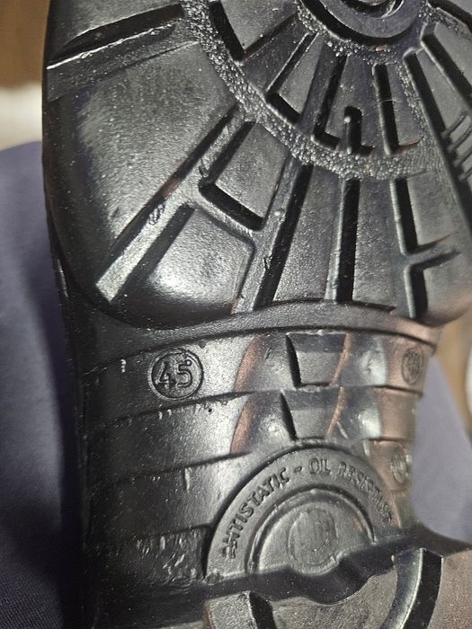 Работни обувки  нови