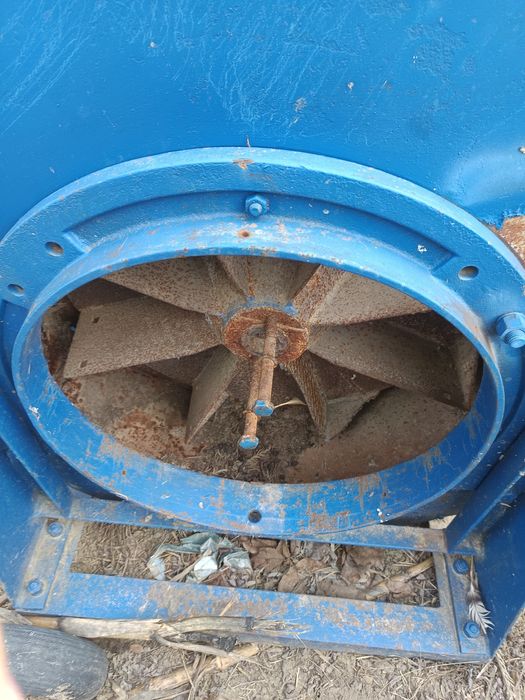 Suflanta fân și moară ciocanele