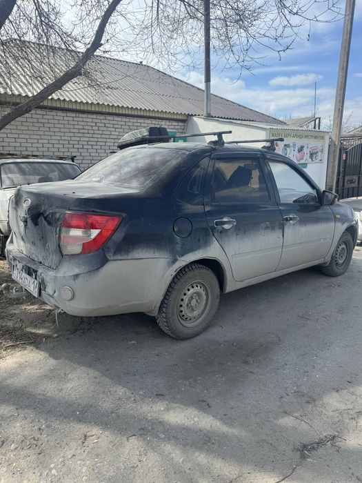 Granta продам машину