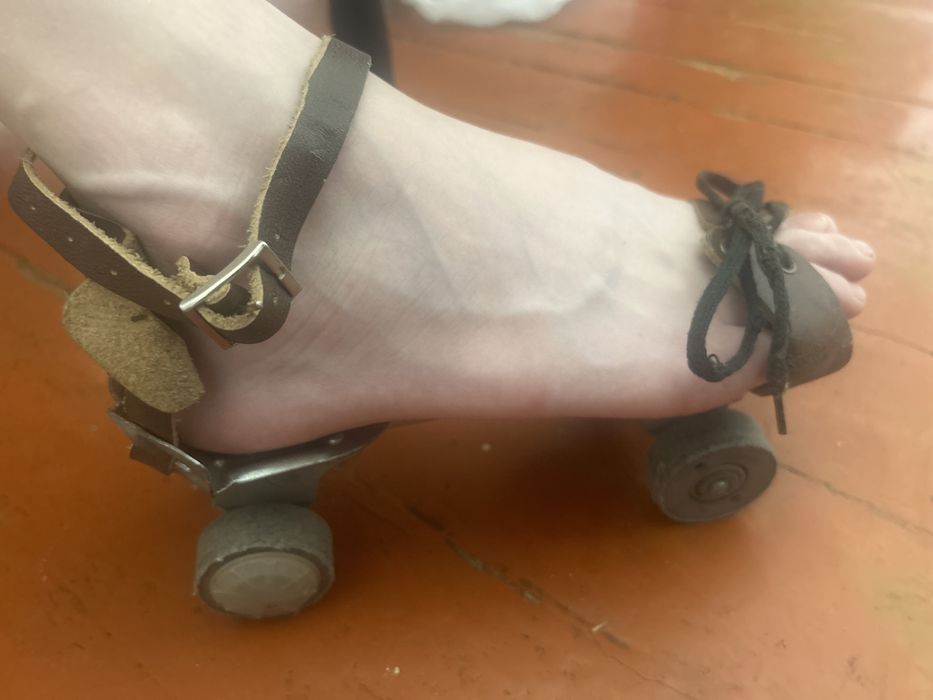 Роликовые железные коньки