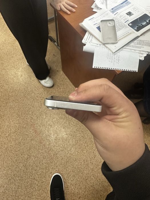 IPhone 13 белого цвета