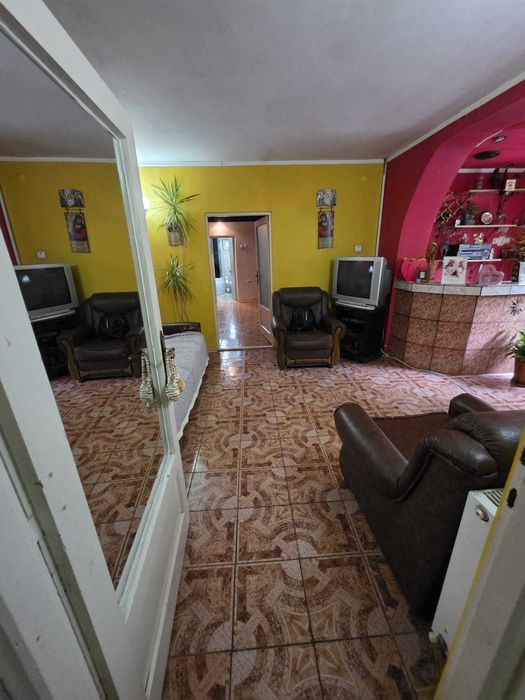 Casă de vânzare + spatiu comercial – Câmpina, Prahova