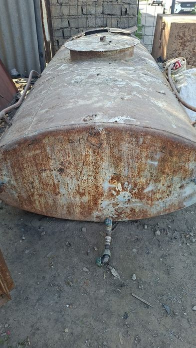 Ёмкость цестерна 3 тонны.