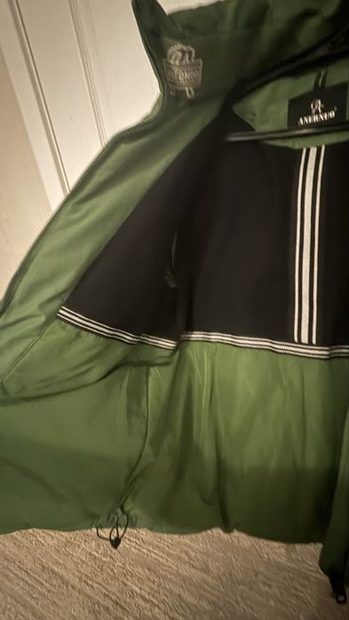 Продаю куртку детскую