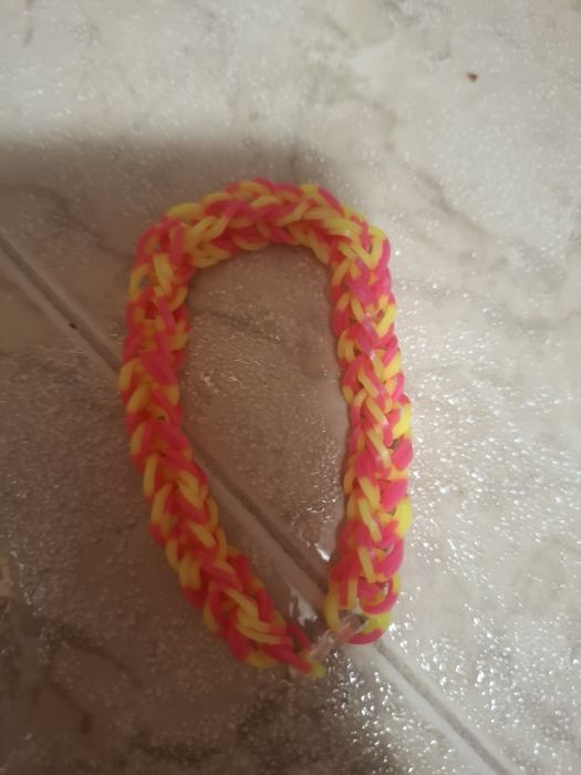 Гривни от ластици