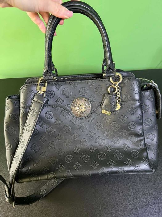 Оригинална дамска чанта Guess