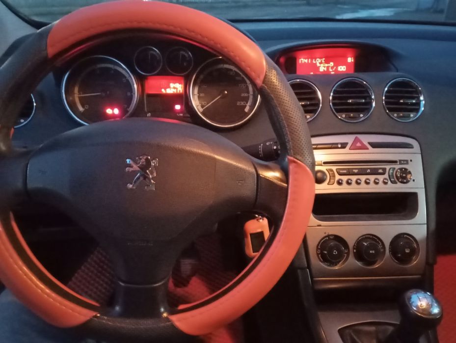 Продам автомобиль Пежо 308