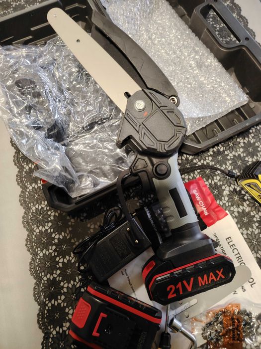 Мини верижен трион.