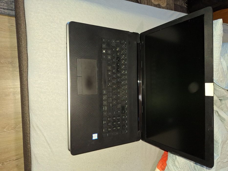 Laptop  intreg sau dezmemrez Hp 17   I3 ddr4   generatia 7