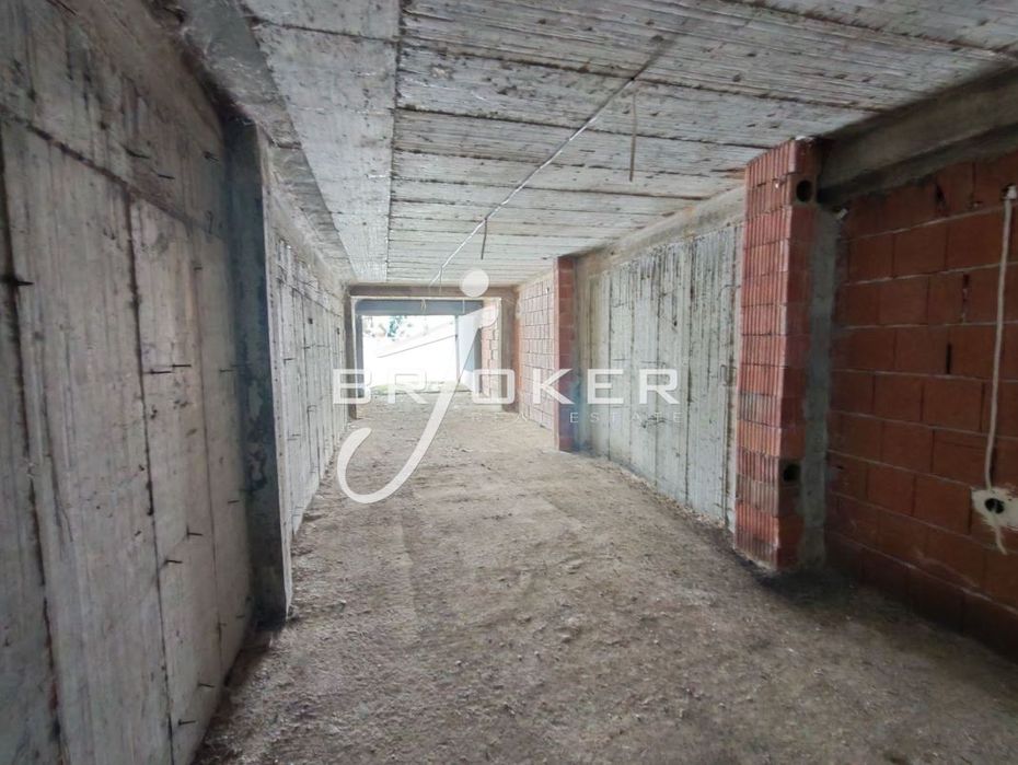 Гараж в Кърджали, област - Резбарци