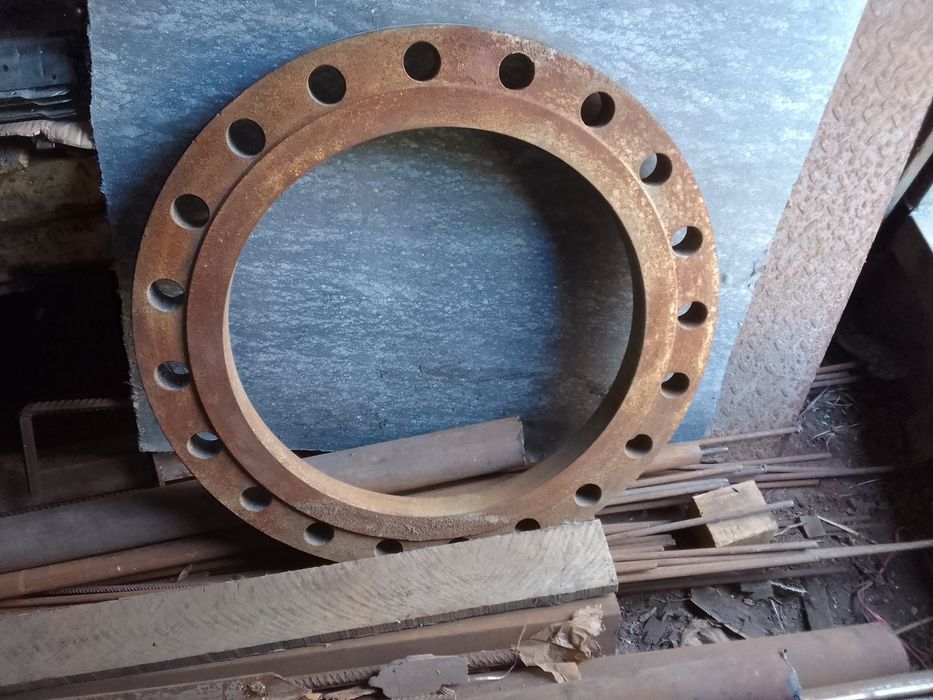 Продам фланцы разные отводы, вентиля