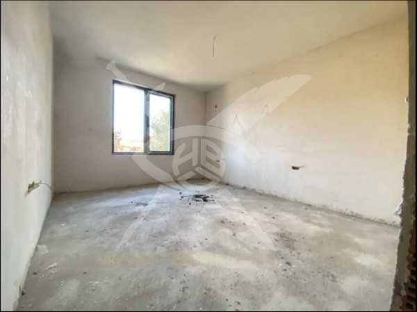 Тристаен апартамент в Айтос 48432