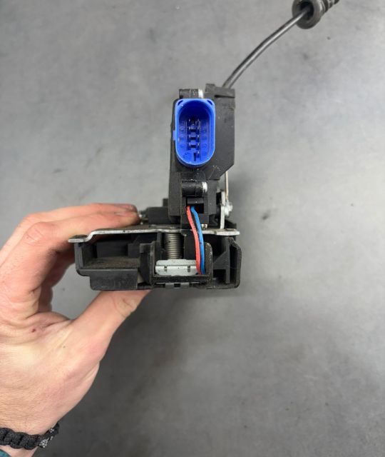 Broasca usa fata dreapta 26J 3D2837016J Volkswagen VW Touareg generat