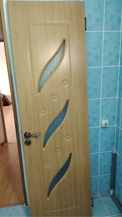 Vând uși pentru camere