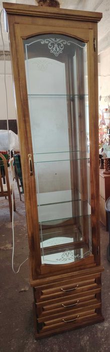 Витрина единична от дърво