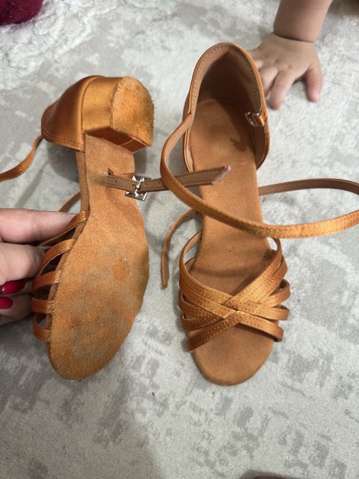 Туфли, платье для бальных танцев