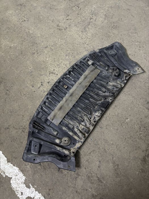 Пластиковая защиты W212