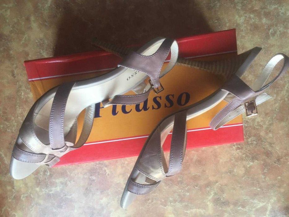 Натуральные кожаные босоножки