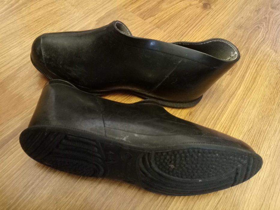 Резиновые галоши для хозяйства и работы в огороде.Разм 36-37
