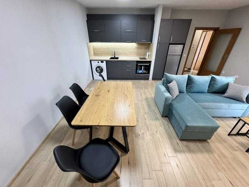 Дава се под наем Двустаен апартамент в Бургас, Център - 72 кв.м за 510 € - Снимка #1