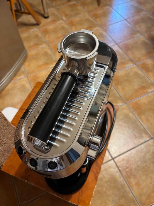 Espressor manual DeLonghi Dedica Style EC685