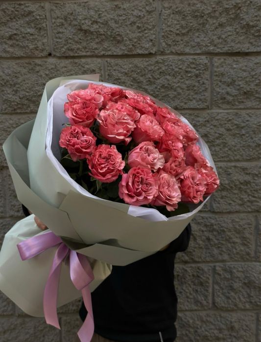 Розы, кустовые розы, пионы.