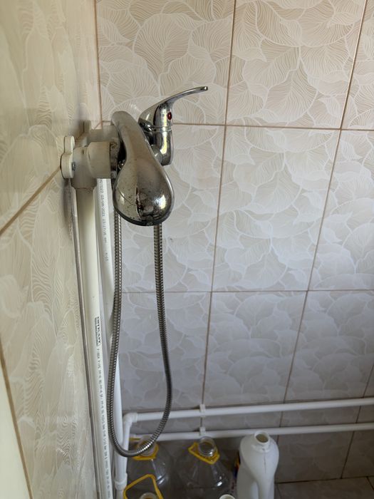 Ostrovu Corbului, teren 636 mp intravilan si casa batraneasca la 19 km de Severin