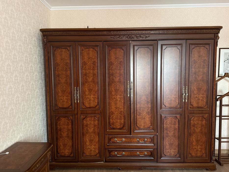 Срочно продам спальный гарнитур!