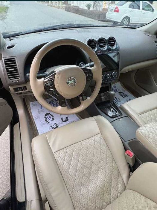 NIssan Altima (ideal)