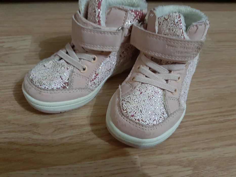 Ghete Adidas, ghete imblanite marimea 22, 23 si papuci plaja H&M