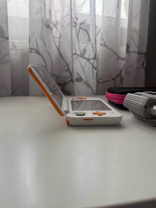 Consola Nintendo New 2Ds Xl, White & Orange