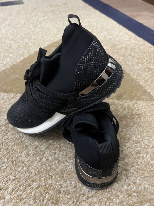 Кроссовки женские