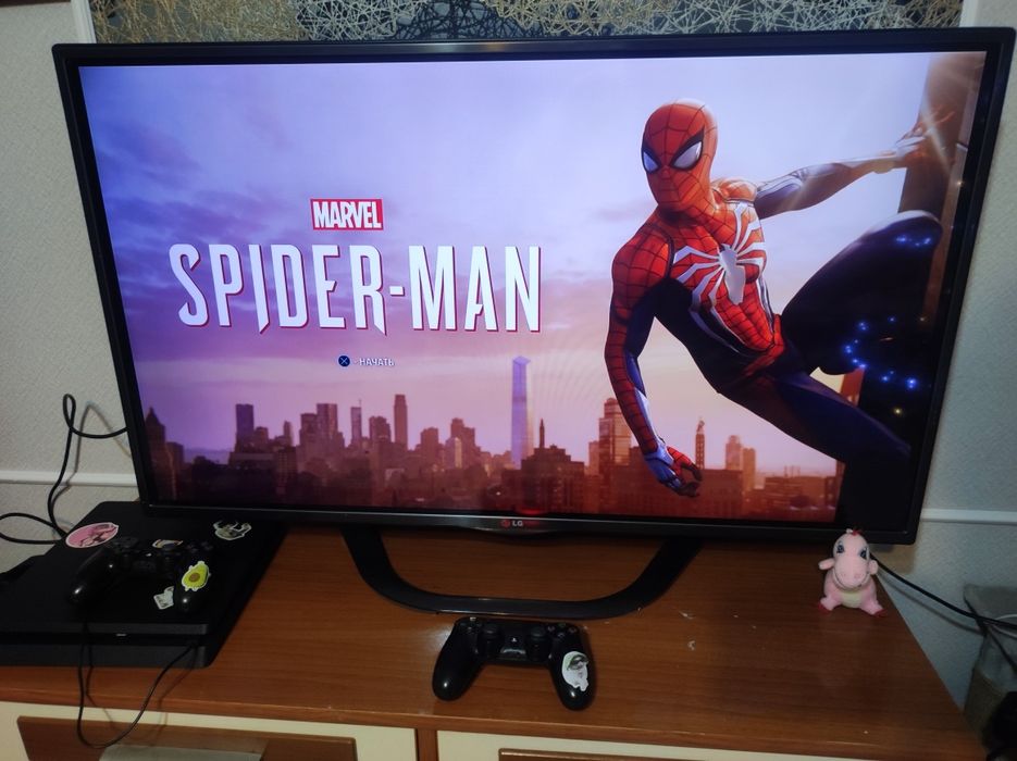 Продам Ps4 Fat 1TБ ПАМЯТИ 4игры+2джостика ориг