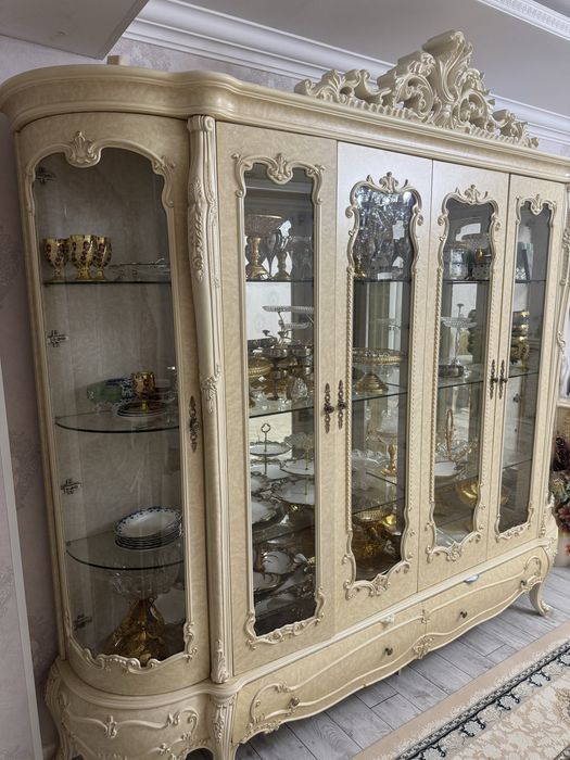 Сервант горка айнасымен