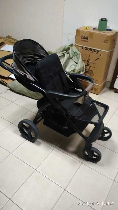 Складывающаяся детская коляска