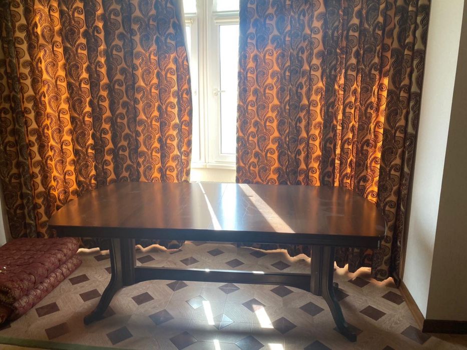 Стол для гостиной