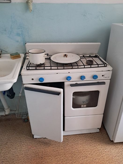 Холодильник,стиралка,газ плита