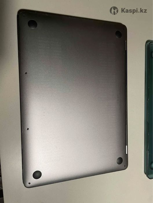 Продам Macbook Pro 13 (2019) с touch bar