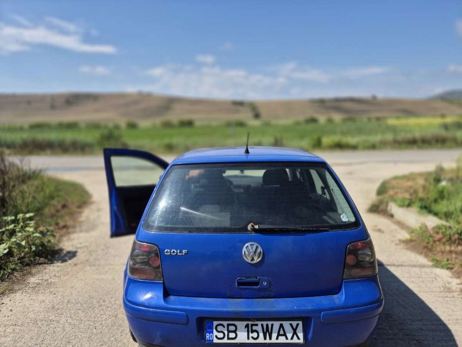 Vand golf 4 an 2001 trage extrem de. Bine