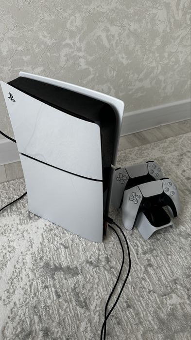 Продам Пс 5 Slim 2 джойстика