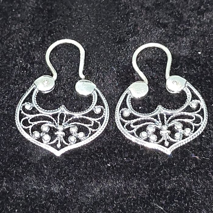 Продаю Серьги серебряные с гранатами