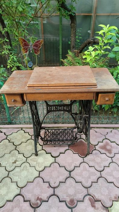 Masina de cusut Singer