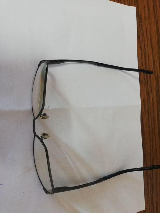 Vând ochelari de vedere