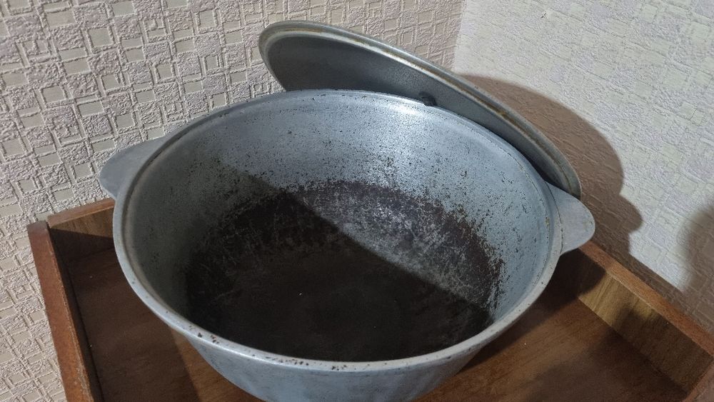 Чугунный казаны/кастрюля