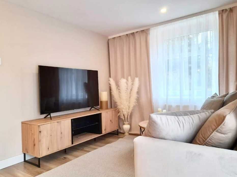 Дава се под наем Двустаен апартамент в Пловдив, Център - 60 кв.м за 285 € - Снимка #1