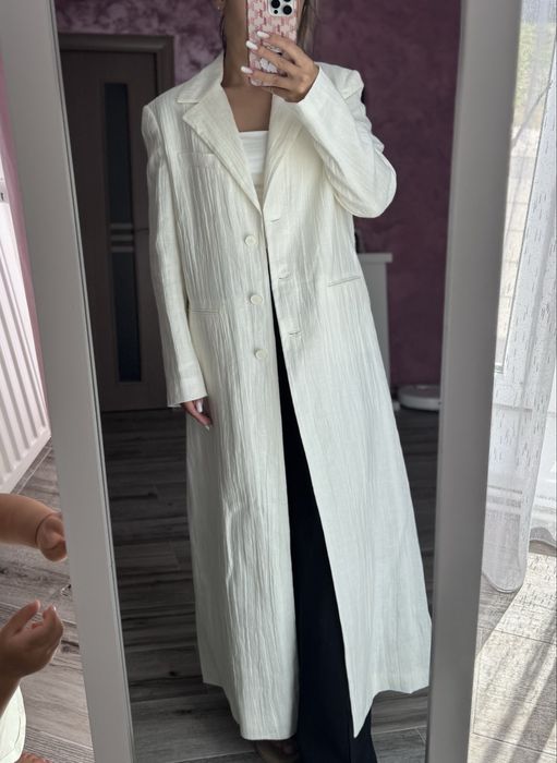 Pardesiu lung din in Zara model colectia actuala